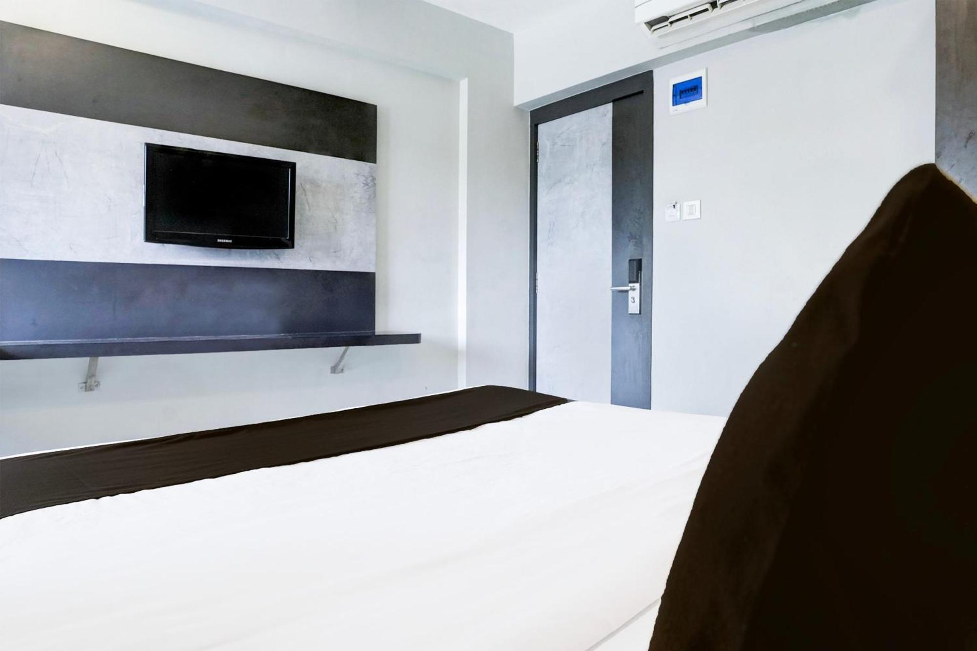 Super Townhouse Oak Vashi Hotel Turambhe Eksteriør billede