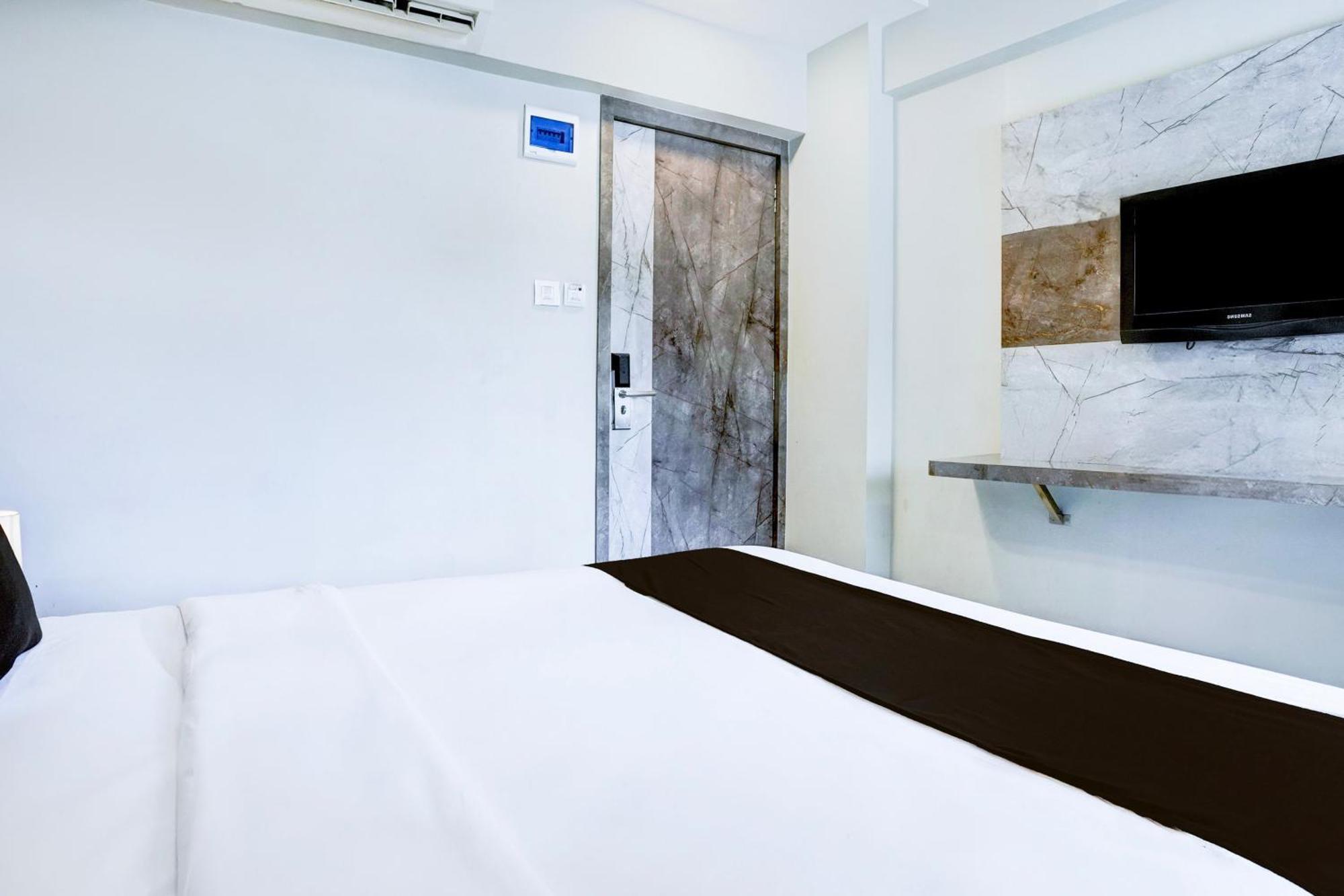Super Townhouse Oak Vashi Hotel Turambhe Eksteriør billede