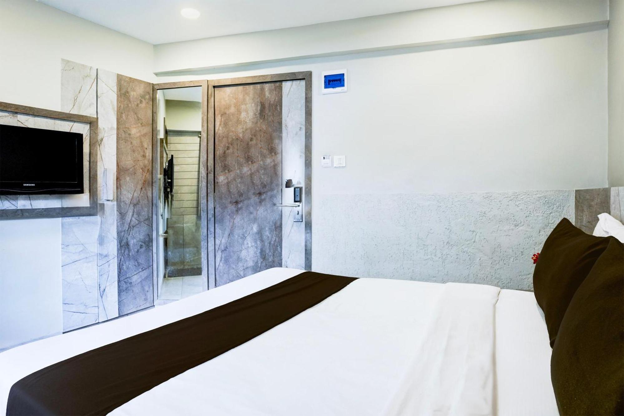 Super Townhouse Oak Vashi Hotel Turambhe Eksteriør billede