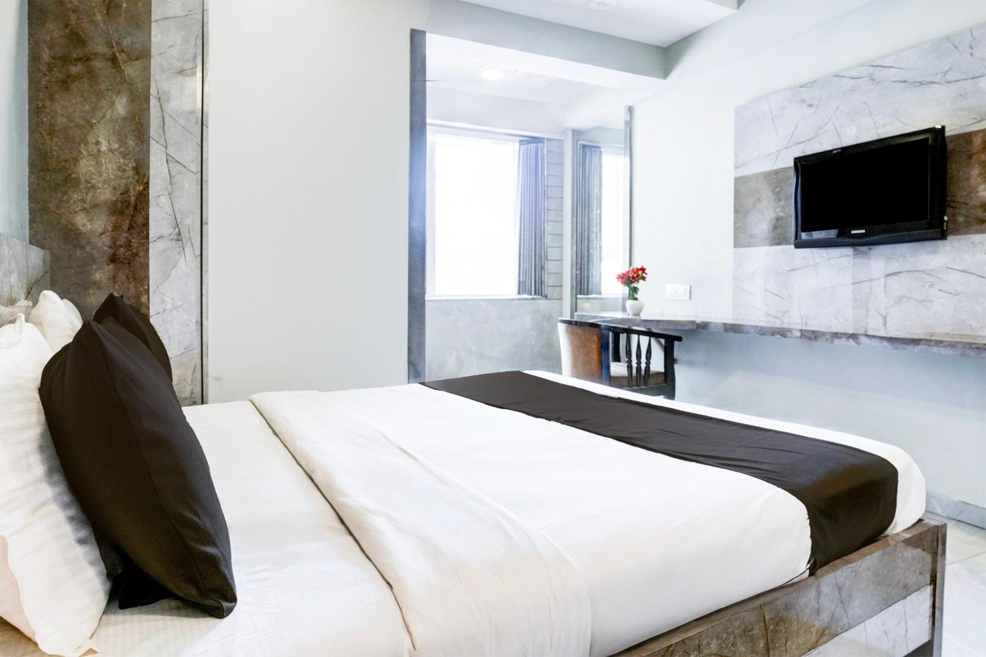 Super Townhouse Oak Vashi Hotel Turambhe Eksteriør billede