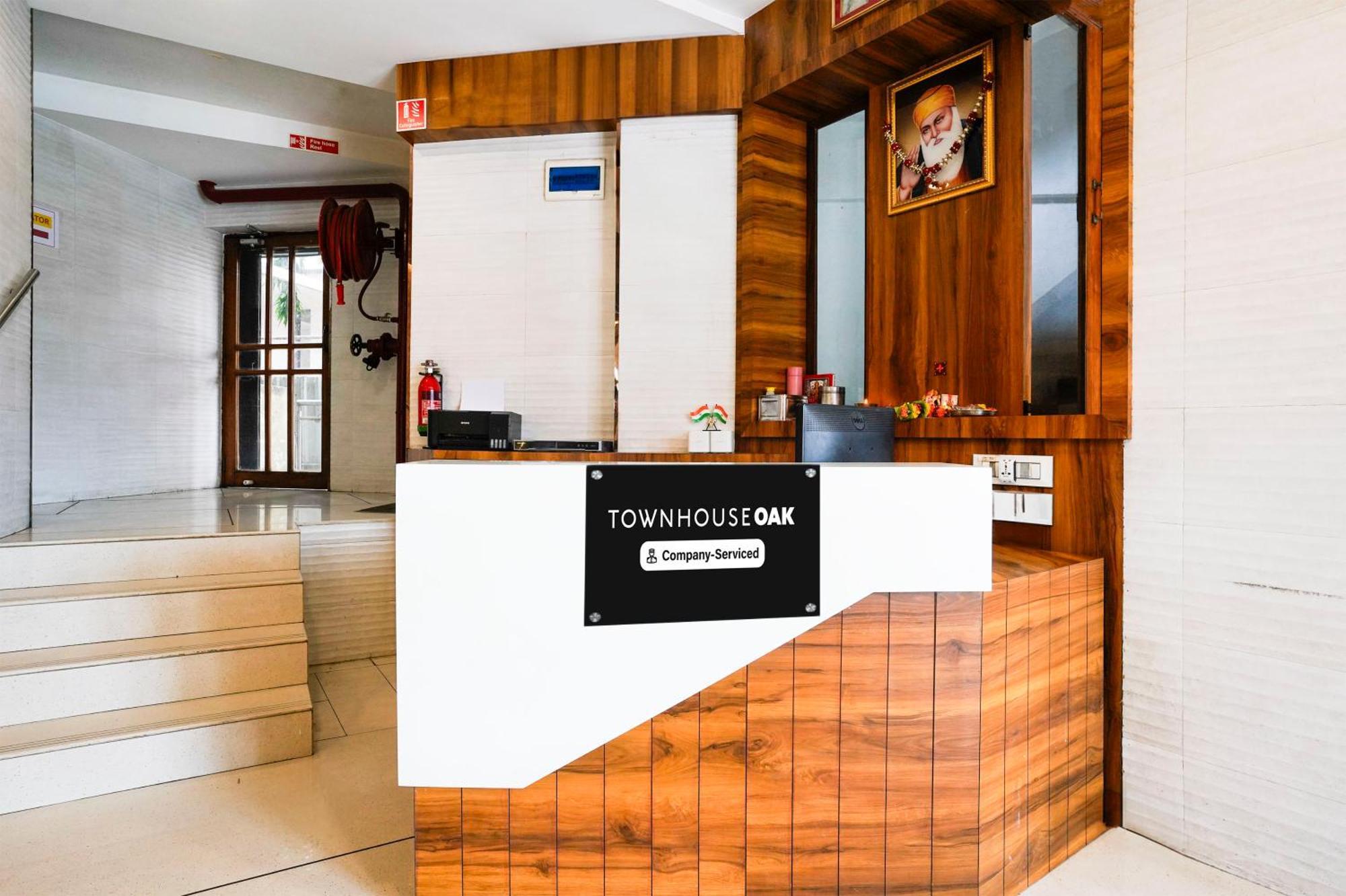 Super Townhouse Oak Vashi Hotel Turambhe Eksteriør billede