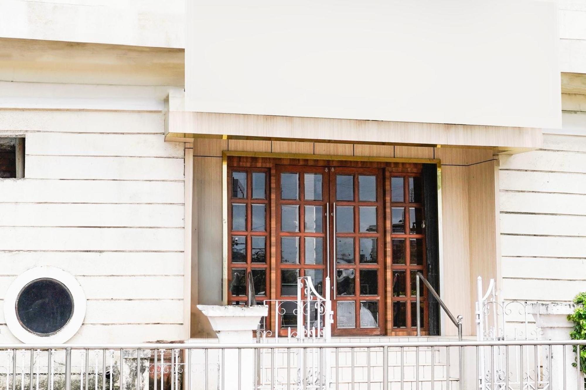 Super Townhouse Oak Vashi Hotel Turambhe Eksteriør billede